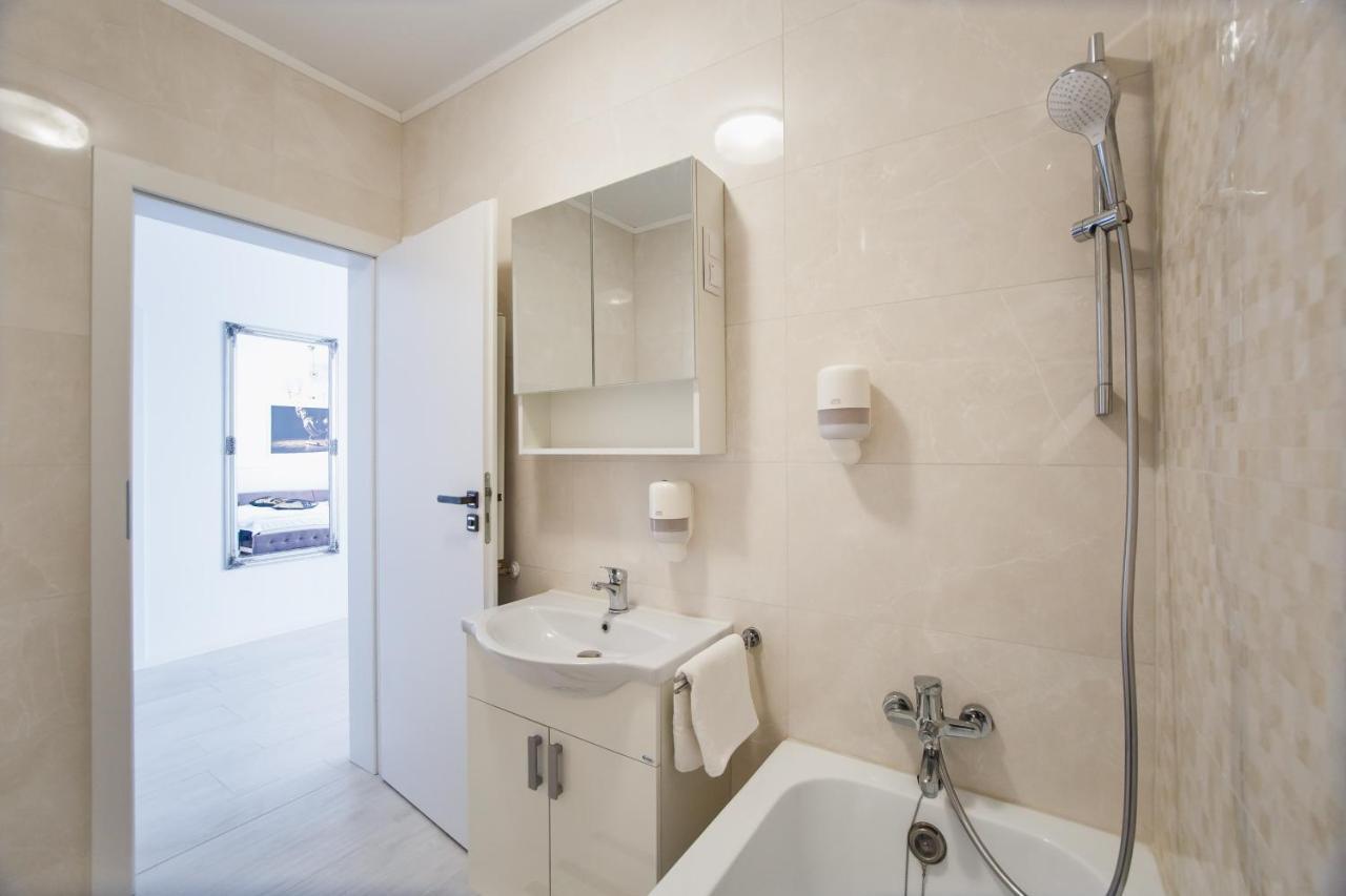 No. 11 - The Penthouse In City Center Oradea Exterior photo